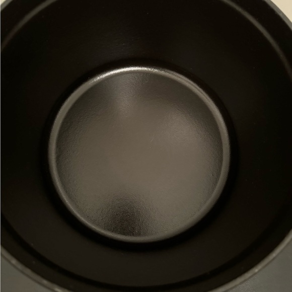 Staub 24 4qt 9-3/8” Cast Iron Round Dutch Oven Matte Black NEW - Picture 7 of 8